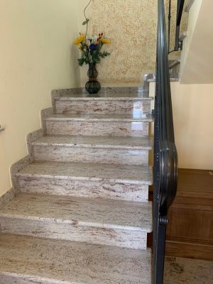 1_scala_interna_in_granito_ivory_brown_R
